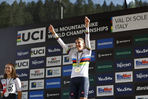 30.08.2026, Daolasa di Commezzadura, Val di Sole Bikeland, 2026 UCI MTB World Championship, WM, Weltmeisterschaft Men U23 s XCO (cross country olympic) Valentina Corvi from Italy, 1st place, World Champion and gold medal of the Women U23 s Cross Country Olympic World Championships 2026 Daolasa di Commezzadura Val di Sole Bikeland Trento Italy Copyright: xJustPictures.ch FrancescoxMinghettix jp-en-FrMi-_NG_2445