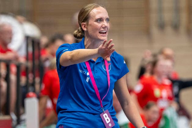Handball Bundesliga Frauen, Saison 2026 2027 SV Union Halle-Neustadt vs.TuS Metzingen Halle, Deutschland 30.August 2026: Im Bild:Trainerin Mitiam Hirsch (Metzingen) Halle Saale SWH Arena Sachsen-Anhalt Deutschland