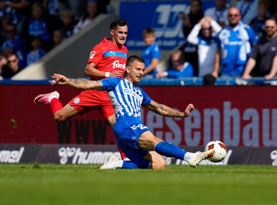 Mateusz Zukowski (1. FC Magdeburg, 22) im Zweikampf mit Guillermo Balzi (Holstein Kiel, 8). GER, 1. FC Magdeburg vs Holstein Kiel, 2. Bundesliga, 3. Spieltag, Saison 2026-27, Avnet Arena, Magdeburg, 30.08.2026 DFL REGULATIONS PROHIBIT ANY USE OF PHOTOGRAPHS AS IMAGE SEQUENCES AND OR QUASI-VIDEO GER, 1. FC Magdeburg vs Holstein Kiel, 2. Bundesliga, 3. Spieltag, Saison 2026-27, 30.08.2026 Magdeburg *** Mateusz Zukowski, 1 FC Magdeburg, 22, in a tackle with Guillermo Balzi, Holstein Kiel, 8 GER, 1 FC Magdeburg vs. Holstein Kiel, 2. Bundesliga, Matchday 3, 2026–27 season, Avnet Arena, Magdeburg, August 30, 2026 DFL regulations prohibit any use of photographs as image sequences and or quasi-video GER, 1 FC Magdeburg vs. Holstein Kiel, 2. Bundesliga, Matchday 3, 2026–27 season, August 30, 2026, Magdeburg Copyright: xEibner-Pressefoto ScottxColemanx EP_SCN