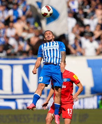 Luka-Mikael Hyrylaeinen (1. FC Magdeburg, 38) im Zweikampf mit Adrian Kapralik (Holstein Kiel, 20). GER, 1. FC Magdeburg vs Holstein Kiel, 2. Bundesliga, 3. Spieltag, Saison 2026-27, Avnet Arena, Magdeburg, 30.08.2026 DFL REGULATIONS PROHIBIT ANY USE OF PHOTOGRAPHS AS IMAGE SEQUENCES AND OR QUASI-VIDEO GER, 1. FC Magdeburg vs Holstein Kiel, 2. Bundesliga, 3. Spieltag, Saison 2026-27, 30.08.2026 Magdeburg *** Luka Mikael Hyrylaeinen (1 FC Magdeburg), 38, in a tackle with Adrian Kapralik (Holstein Kiel), 20, GER, 1 FC Magdeburg vs. Holstein Kiel, 2. Bundesliga, Matchday 3, 2026–27 season, Avnet Arena, Magdeburg, August 30, 2026 DFL regulations prohibit any use of photographs as image sequences and or quasi-video GER, 1 FC Magdeburg vs. Holstein Kiel, 2. Bundesliga, Matchday 3, 2026–27 Season, August 30, 2026, Magdeburg Copyright: xEibner-Pressefoto ScottxColemanx EP_SCN