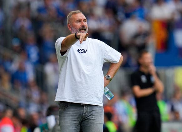 Tim Walter (Holstein Kiel, Cheftrainer) gestikuliert. GER, 1. FC Magdeburg vs Holstein Kiel, 2. Bundesliga, 3. Spieltag, Saison 2026-27, Avnet Arena, Magdeburg, 30.08.2026 DFL REGULATIONS PROHIBIT ANY USE OF PHOTOGRAPHS AS IMAGE SEQUENCES AND OR QUASI-VIDEO GER, 1. FC Magdeburg vs Holstein Kiel, 2. Bundesliga, 3. Spieltag, Saison 2026-27, 30.08.2026 Magdeburg *** Tim Walter, head coach of Holstein Kiel, gestures; GER, 1 FC Magdeburg vs. Holstein Kiel, 2. Bundesliga, Matchday 3, 2026–27 season, Avnet Arena, Magdeburg, August 30, 2026. DFL regulations prohibit any use of photographs as image sequences and or quasi-video. GER, 1 FC Magdeburg vs. Holstein Kiel, 2. Bundesliga, Matchday 3, 2026–27 season, August 30, 2026, Magdeburg Copyright: xEibner-Pressefoto ScottxColemanx EP_SCN
