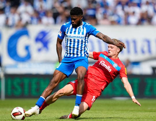 Moritz Kwarteng (1. FC Magdeburg, 10) im Zweikampf mit Jonas Therkelsen (Holstein Kiel, 10). GER, 1. FC Magdeburg vs Holstein Kiel, 2. Bundesliga, 3. Spieltag, Saison 2026-27, Avnet Arena, Magdeburg, 30.08.2026 DFL REGULATIONS PROHIBIT ANY USE OF PHOTOGRAPHS AS IMAGE SEQUENCES AND OR QUASI-VIDEO GER, 1. FC Magdeburg vs Holstein Kiel, 2. Bundesliga, 3. Spieltag, Saison 2026-27, 30.08.2026 Magdeburg *** Moritz Kwarteng, 1 FC Magdeburg, No. 10, in a tackle with Jonas Therkelsen, Holstein Kiel, No. 10 GER, 1 FC Magdeburg vs. Holstein Kiel, 2. Bundesliga, Matchday 3, 2026–27 season, Avnet Arena, Magdeburg, August 30, 2026. DFL regulations prohibit any use of photographs as image sequences and or quasi-video. GER, 1 FC Magdeburg vs. Holstein Kiel, 2. Bundesliga, Matchday 3, 2026–27 season, August 30, 2026, Magdeburg Copyright: xEibner-Pressefoto ScottxColemanx EP_SCN