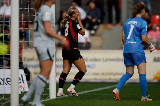 Fußball I Frauen I Bundesliga I Saison 2026-2027 I 2. Spieltag I Bayer 04 Leverkusen - VfL Wolfsburg I 30.08.2026 Lobke Loonen (18, Bayer 04 Leverkusen) bringt ihre Enttäuschung nach einer vergebenen Torchance zum Ausdruck. Leverkusen Ulrich-Haberland-Stadion Niedersachsen Deutschland *** Soccer I Women s I Bundesliga I 2026–2027 Season I Matchday 2 I Bayer 04 Leverkusen vs. VfL Wolfsburg I August 30, 2026 Lobke Loonen 18, Bayer 04 Leverkusen expresses disappointment after a missed scoring opportunity. Leverkusen, Ulrich Haberland Stadium, Lower Saxony, Germany Copyright: xLobeca CedricxSiefkerx