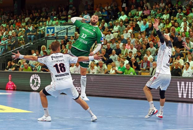 30.08.2026, xovx, Handball Opel Handball-Bundesliga, HSG Wetzlar - SG BBM Bietigheim v.l. Fabian Wiederstein (SG BBM Bietigheim), Nikolaj Laesö (HSG Wetzlar), Dominik Claus (SG BBM Bietigheim) Wetzlar Buderus Arena Hessen Deutschland (DE)
