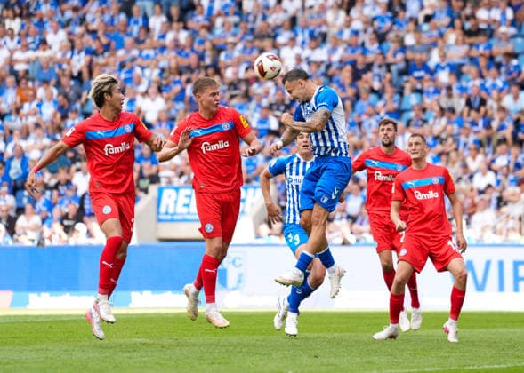 Falko Michel (1. FC Magdeburg, 21) koepft den Ball gegen Hiroki Sekine (Holstein Kiel, 32) und Phil Harres (Holstein Kiel, 19). GER, 1. FC Magdeburg vs Holstein Kiel, 2. Bundesliga, 3. Spieltag, Saison 2026-27, Avnet Arena, Magdeburg, 30.08.2026 DFL REGULATIONS PROHIBIT ANY USE OF PHOTOGRAPHS AS IMAGE SEQUENCES AND OR QUASI-VIDEO GER, 1. FC Magdeburg vs Holstein Kiel, 2. Bundesliga, 3. Spieltag, Saison 2026-27, 30.08.2026 Magdeburg *** Falko Michel, 1 FC Magdeburg, 21, heads the ball against Hiroki Sekine, Holstein Kiel, 32, and Phil Harres, Holstein Kiel, 19, GER, 1 FC Magdeburg vs. Holstein Kiel, 2. Bundesliga, Matchday 3, 2026–27 season, Avnet Arena, Magdeburg, August 30, 2026 DFL regulations prohibit any use of photographs as image sequences and or quasi-video GER, 1 FC Magdeburg vs. Holstein Kiel, 2. Bundesliga, Matchday 3, 2026–27 season, August 30, 2026, Magdeburg Copyright: xEibner-Pressefoto ScottxColemanx EP_SCN