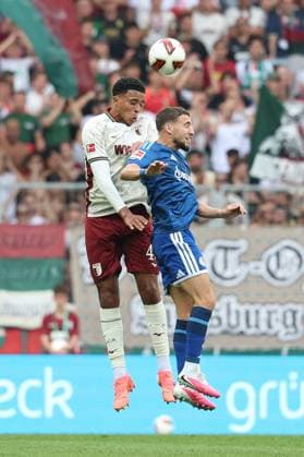 im Zweikampf, Aktion, Kopfballduell mit Noahkai Banks 40 (FC Augsburg), Adil Aouchiche 24 (FC Schalke 04), FC Augsburg vs. FC Schalke 04, Fussball, 1. Bundesliga, 1. Spieltag, 30.08.2026 DFB regulations prohibit any use of photographs as image sequences and or quasi-video Augsburg Bayern Deutschland *** One-on-one, action, header duel between Noahkai Banks 40 (FC Augsburg) and Adil Aouchiche 24 (FC Schalke 04), FC Augsburg vs. FC Schalke 04, soccer, Bundesliga 1, Matchday 1, August 30, 2026. DFB regulations prohibit any use of photographs as image sequences and or quasi-video. Augsburg, Bavaria, Germany Copyright: xkolbert-press ChristianxKolbertx