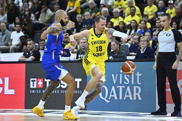 Sweden s Viktor Gaddefors and France s Evan Fournier (left) uring the Fiba World Cup Qualifier, second round group L, basket ball match between Sweden and France at Avicii Arena in Stockholm, Sweden August 30, 2026. STOCKHOLM SWEDEN x10080x