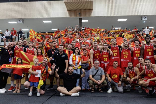 BASKETBALL - FIBA EuroBasket, quali, AUT vs MKD VIENNA,AUSTRIA,30.AUG.26 - BASKETBALL - FIBA EuroBasket 2029 Pre-Qualifier, Austria vs North Macedonia. Image shows the rejoicing of MKD with their fans.  GEPAxpictures xArminxRauthner