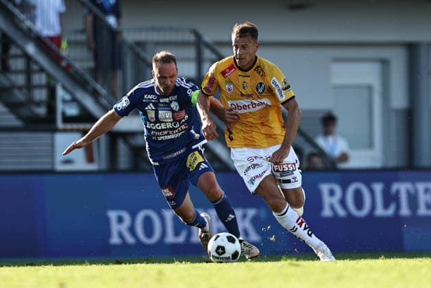 SOCCER - BL, Hartberg vs Ried HARTBERG,AUSTRIA,30.AUG.26 - SOCCER - ADMIRAL Bundesliga, TSV Hartberg vs SV Ried. Image shows Tobias Kainz (Hartberg) and Stefan Schwab (Ried).  GEPAxpictures xChrisxBauer