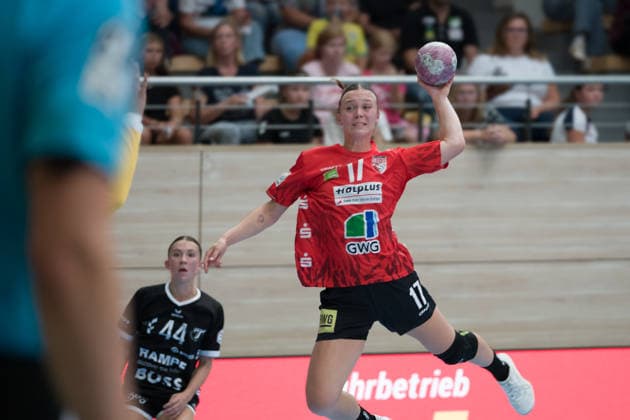 Klara Schlipf (Tussies, 44), Emma Hertha (Halle, 17), SV Union Halle-Neustadt vs. TuS Metzingen, 1. Handball Bundesliga Frauen, Saison 2026 27, 30.08.2026 Halle SWH Arena Sachsen-Anhalt Deutschland