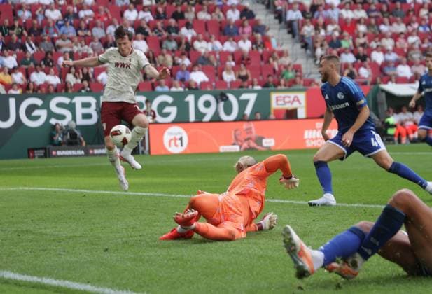 Augsburgs 11 Michael GREGORITSCH trifft ins Tor zum 1:0. Fussball: Augsburg - Schalke. Fußball Bundesliga, FC Augsburg - FC Schalke 04, 1.Spieltag, Saison 2026-2027, am 30.08.2026 in Augsburg, W W K A R E N A, Deutschland. Quelle Copyright Credit : Oryk HAIST *** Augsburg s No. 11, Michael GREGORITSCH, scores the 1-0 goal in the soccer match between Augsburg and Schalke in the Bundesliga, FC Augsburg vs. FC Schalke 04, Matchday 1, 2026–2027 season, on August 30, 2026, in Augsburg, WWK Arena, Germany. Source: Copyright Credit Oryk HAIST xFUSSBALL-AUGSBURG-SCHALKEx