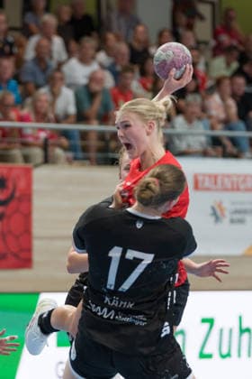 Lynn Holtmann (Halle, 27), Charlotte Kähr (Tussies, 17), SV Union Halle-Neustadt vs. TuS Metzingen, 1. Handball Bundesliga Frauen, Saison 2026 27, 30.08.2026 Halle SWH Arena Sachsen-Anhalt Deutschland