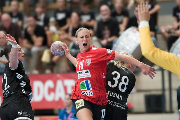 Gabriela Bitolo (Tussies, 22), Lea Gruber (Halle, 19), Maraike Kusian (Tussies, 38), SV Union Halle-Neustadt vs. TuS Metzingen, 1. Handball Bundesliga Frauen, Saison 2026 27, 30.08.2026 Halle SWH Arena Sachsen-Anhalt Deutschland