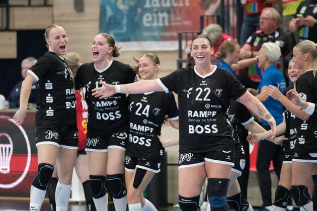 Tussies feiern ihren Auswärtssieg, 30:32, SV Union Halle-Neustadt vs. TuS Metzingen, 1. Handball Bundesliga Frauen, Saison 2026 27, 30.08.2026 Halle SWH Arena Sachsen-Anhalt Deutschland