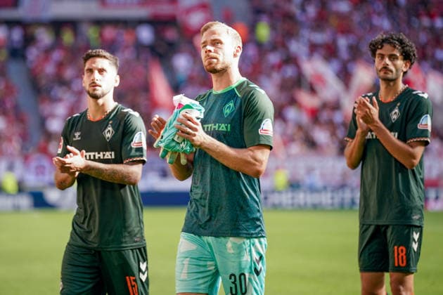 Deutschland: Fussball Bundesliga Saison 2026 - 2027, 1. Spieltag - SC Freiburg vs Werder Bremen - Europa Park Stadion (Freiburg): Alexander Schlager (Werder Bremen, 30) Ludovit Reis (Werder Bremen, 15) Eren Dinkci (Werder Bremen, 18) *** German Bundesliga 2026–2027 Season, Matchday 1: SC Freiburg vs. Werder Bremen at Europa-Park Stadium in Freiburg—Alexander Schlager (Werder Bremen), 30 Ludovit Reis (Werder Bremen), 15 Eren Dinkci (Werder Bremen), 18 Copyright: xJOERANxSTEINSIEKx