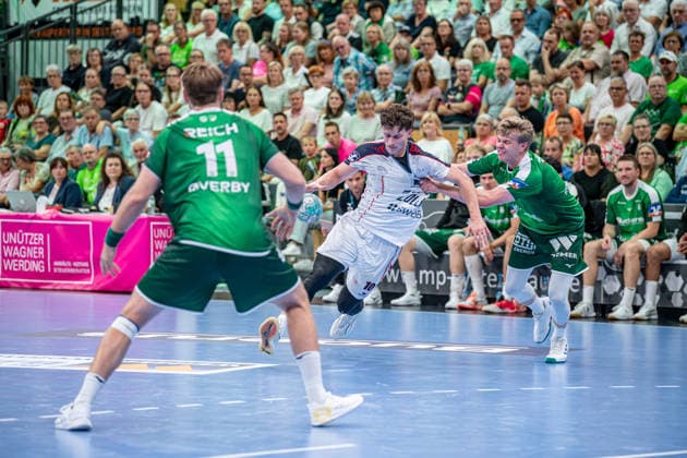 OPEL Handball Bundesliga; HSG Wetzlar - SG BBM Bietigheim, 30.08.26 Jonas Josef (SG BBM Bietigheim, 10), Petter Oeverby (HSG Wetzlar, 11), Tristan Kirschner (HSG Wetzlar, 5) OPEL Handball Bundesliga; HSG Wetzlar - SG BBM Bietigheim: Wetzlar, 30.08.26 Copyright: xBEAUTIFULxSPORTS Roeczeyx