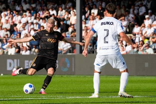 VELSEN-ZUID , 30-08-2026 , BUKO Stadion , season 2026 2027 , Dutch Eredivisie football , match between Telstar and Ajax , Picture shows AFC Ajax player Davy Klaassen Telstar - Ajax  x206252107x Copyright: