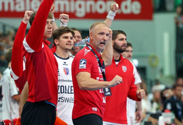 30.08.2026, xovx, Handball Opel Handball-Bundesliga, HSG Wetzlar - SG BBM Bietigheim Jubel bei Trainer Hartmut Mayerhofer (SG BBM Bietigheim) Wetzlar Buderus Arena Hessen Deutschland (DE)