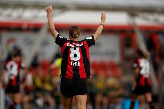 Fußball I Frauen I Bundesliga I Saison 2026-2027 I 2. Spieltag I Bayer 04 Leverkusen - VfL Wolfsburg I 30.08.2026 Justine Brandau (8, Bayer 04 Leverkusen) reklamiert einen Elf Meter für Bayer 04 Leverkusen Leverkusen Ulrich-Haberland-Stadion Niedersachsen Deutschland *** Soccer I Women s I Bundesliga I 2026–2027 Season I Matchday 2 I Bayer 04 Leverkusen vs. VfL Wolfsburg I August 30, 2026 Justine Brandau 8, Bayer 04 Leverkusen appeals for a penalty kick at the Ulrich Haberland Stadium in Lower Saxony, Germany Copyright: xLobeca CedricxSiefkerx