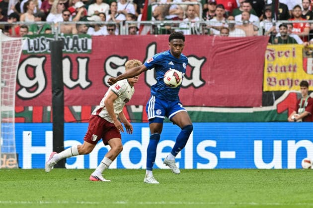 1. Fussball Bundesliga: FC Augsburg vs. FC Schalke 04, 30.08.2026 AUGSBURG, GERMANY - 30. AUGUST: am Ball Chukwubuike Junior ADAMU (FC Schalke 20) während dem Match der Bundesliga zwischen dem FC Augsburg und dem FC Schalke 04 am 1. Spieltag in der WWK-Arena DFL REGULATIONS PROHIBIT ANY USE OF PHOTOGRAPHS AS IMAGE SEQUENCES AND OR QUASI-VIDEO *** 1 Bundesliga: FC Augsburg vs. FC Schalke 04, August 30, 2026, AUGSBURG, GERMANY, August 30: Chukwubuike Junior ADAMU of FC Schalke 20 with the ball during the Bundesliga match between FC Augsburg and FC Schalke 04 on Matchday 1 at the WWK Arena. DFL REGULATIONS PROHIBIT ANY USE OF PHOTOGRAPHS AS IMAGE SEQUENCES AND OR QUASI-VIDEO Copyright: xBEAUTIFULxSPORTS Goldbergx