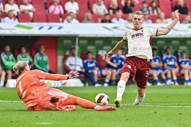 1. Fussball Bundesliga: FC Augsburg vs. FC Schalke 04, 30.08.2026 AUGSBURG, GERMANY - 30. AUGUST: im Duell Loris KARIUS (FC Schalke 1) und Anton KADE (FC Augsburg 30) während dem Match der Bundesliga zwischen dem FC Augsburg und dem FC Schalke 04 am 1. Spieltag in der WWK-Arena ( DFL REGULATIONS PROHIBIT ANY USE OF PHOTOGRAPHS AS IMAGE SEQUENCES AND OR QUASI-VIDEO *** 1 Bundesliga Soccer Match: FC Augsburg vs. FC Schalke 04, August 30, 2026, AUGSBURG, GERMANY, August 30, featuring Loris KARIUS (FC Schalke 1) and Anton KADE (FC Augsburg 30) during the Bundesliga match between FC Augsburg and FC Schalke 04 on Matchday 1 at the WWK Arena. DFL REGULATIONS PROHIBIT ANY USE OF PHOTOGRAPHS AS IMAGE SEQUENCES AND OR QUASI-VIDEO Copyright: xBEAUTIFULxSPORTS Goldbergx