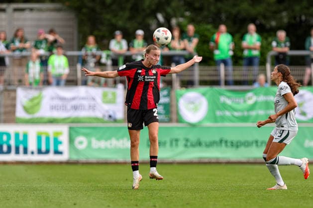 30.08.2026, GER, Fussball, Frauen, Google-Pixel Frauen- Bundesliga , Saison 2026 2027, Bayer 04 Leverkusen - VfL Wolfsburg Marlene Müller (B04) in Aktion am Ball, Einzelaktion Leverkusen Ulrich-Haberland-Stadion Nordrhein-Westfalen Deutschland *** August 30, 2026, GER, Soccer, Women, Google Pixel Women s Bundesliga, 2026–2027 Season, Bayer 04 Leverkusen vs. VfL Wolfsburg, Marlene Müller B04 in action with the ball, solo play, Ulrich Haberland Stadium, North Rhine-Westphalia, Germany Copyright: xAdrianxSchlüterx