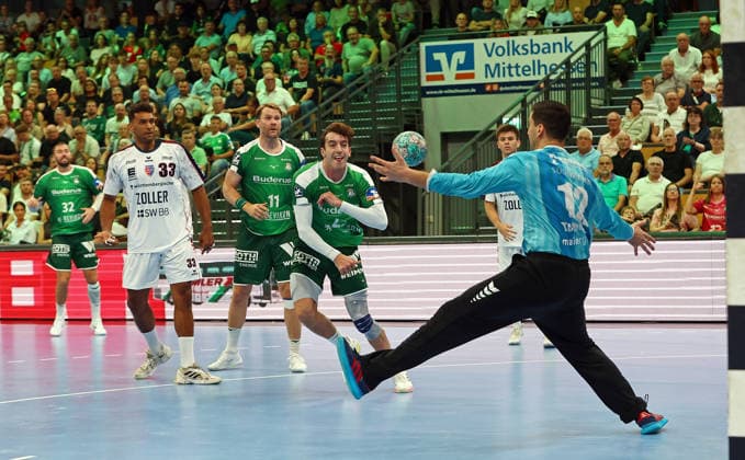 30.08.2026, xovx, Handball Opel Handball-Bundesliga, HSG Wetzlar - SG BBM Bietigheim v.l. Nikolaj Laesö (HSG Wetzlar), Djibril M Bengue (SG BBM Bietigheim), Petter Överby (HSG Wetzlar), Marcus Norrbrink (SG BBM Bietigheim), Parade von Martin Tomovski (SG BBM Bietigheim) Wetzlar Buderus Arena Hessen Deutschland (DE)
