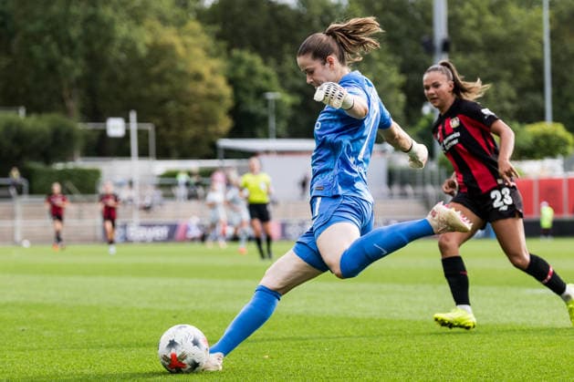 GOOGLE PIXEL Frauen-Bundesliga, Bayer 04 Leverkusen - VfL Wolfsburg; 30.08.2026 Stina Johannes (VfL Wolfsburg, 1) am Ball GOOGLE PIXEL Frauen-Bundesliga, Bayer 04 Leverkusen - VfL Wolfsburg, Leverkusen, Ulrich-Haberland-Stadion am 30.08.2026 DFB REGULATIONS PROHIBIT ANY USE OF PHOTOGRAPHS AS IMAGE SEQUENCES AND OR QUASI-VIDEO. *** GOOGLE PIXEL Women s Bundesliga, Bayer 04 Leverkusen vs. VfL Wolfsburg, August 30, 2026, Stina Johannes, VfL Wolfsburg, 1 on the ball, GOOGLE PIXEL Women s Bundesliga, Bayer 04 Leverkusen vs. VfL Wolfsburg, Leverkusen, Ulrich Haberland Stadium on August 30, 2026. DFB regulations prohibit any use of photographs as image sequences and or quasi-video. Copyright: xBEAUTIFULxSPORTS Wunderlx