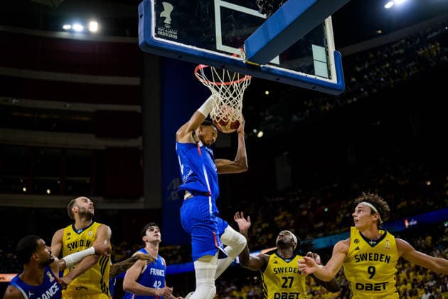260830 Victor Wembanyama of France and Pelle Larsson of Sweden during the FIBA World Cup Qualifier basketball game between Sweden and France on August 30, 2026 in Stockholm. Photo: Joel Marklund BILDBYRAN kod JM JM0848 bbeng basket basketball vm-kval fiba world cup qualifiers sverige sweden frankrike france Copyright: JOELxMARKLUND BB260830JM035