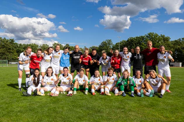 Regionalliga Nordost Frauen: 1. FFC Turbine Potsdam II vs. 1. FFV Erfurt; Potsdam; 30.08.2026 Siegerfoto 1. FFV Erfurt Regionalliga Nordost Frauen: 1. FFC Turbine Potsdam II vs. 1. FFV Erfurt; Sportforum Potsdam Waldstadt Schlaatz; 30.08.2026 Copyright: xBEAUTIFULxSPORTS Duehringx