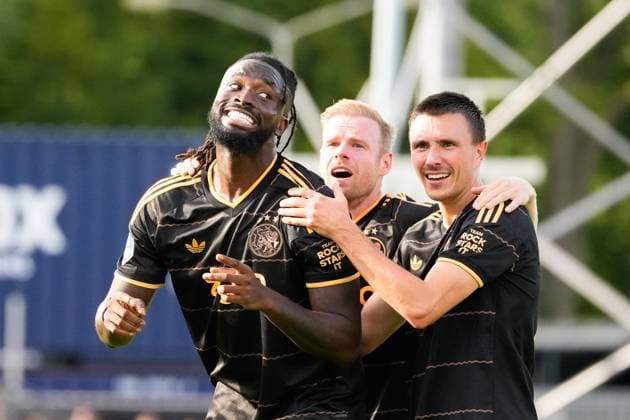 VELSEN-ZUID , 30-08-2026 , BUKO Stadion , season 2026 2027 , Dutch Eredivisie football , match between Telstar and Ajax , Picture shows AFC Ajax player Tolu Arokodare , AFC Ajax player Davy Klaassen and AFC Ajax player Steven Berghuis celebrating the 0-3 Telstar - Ajax  x206252665x Copyright:
