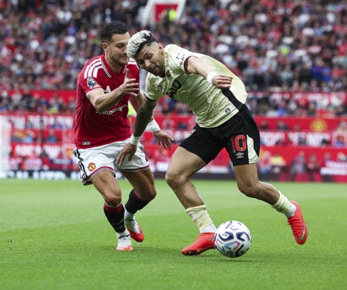 Manchester United, ManU v Ipswich Town, FA Premier League 30.08.26 Manchester United v Ipswich Town, FA Premier League Bradley Ormesher The Times Julio Enciso of Ipswich Town and Diogo Dalot of Manchester United  Copyright: xBradleyxOrmesherx NINTCHDBPICT001104390671