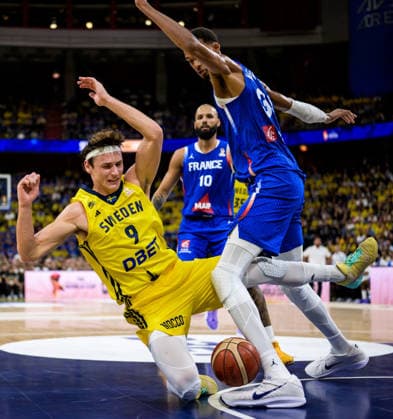 260830 Pelle Larsson of Sweden and Victor Wembanyama of France during the FIBA World Cup Qualifier basketball game between Sweden and France on August 30, 2026 in Stockholm. Photo: Joel Marklund BILDBYRAN kod JM JM0848 bbeng basket basketball vm-kval fiba world cup qualifiers sverige sweden frankrike france Copyright: JOELxMARKLUND BB260830JM036