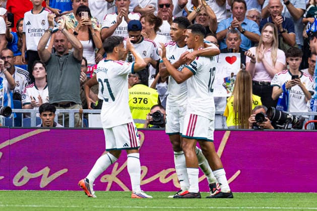 ESP: Real Madrid CF v Malaga CF - La Liga EA Sports Jode Bellingham of Real Madrid celebrates the assist of his teammate Trent Alexander Arnold during La Liga EA Sports match between Real Madrid and Malaga CF at Estadio Santiago Bernabeu on August 30, 2026 in Madrid, Spain. Madrid Madrid Spain Football Copyright: xAlejandroxMatiasx