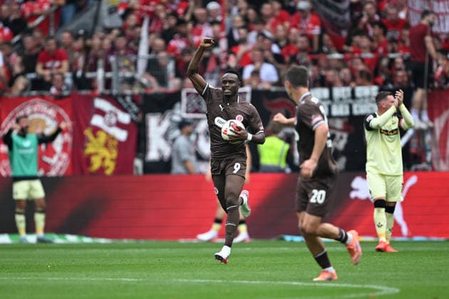 2. Bundesliga - FC St. Pauli - 1. FC Kaiserslautern am 30.08.2026 im Millerntor-Stadion in Hamburg Jubel, Torjubel, Torschuetze, Torschütze Abdoulie Ceesay (St. Pauli) jubelt nach seinem Tor zum 1:2. *** 2. Bundesliga: FC St. Pauli 1, FC Kaiserslautern on August 30, 2026, at Millerntor Stadium in Hamburg—cheers, goal celebrations, goal scorers, goal scorer Abdoulie Ceesay; St. Pauli celebrates after his goal to make it 1–2 MT