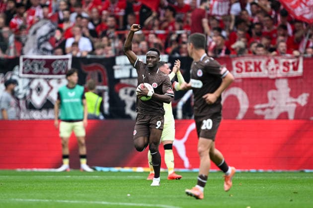 2. Bundesliga - FC St. Pauli - 1. FC Kaiserslautern am 30.08.2026 im Millerntor-Stadion in Hamburg Jubel, Torjubel, Torschuetze, Torschütze Abdoulie Ceesay (St. Pauli) jubelt nach seinem Tor zum 1:2. *** 2. Bundesliga: FC St. Pauli 1, FC Kaiserslautern on August 30, 2026, at Millerntor Stadium in Hamburg—Cheers, goal celebrations, goal scorers, goal scorer Abdoulie Ceesay—St. Pauli celebrates after his goal to make it 1–2 MT