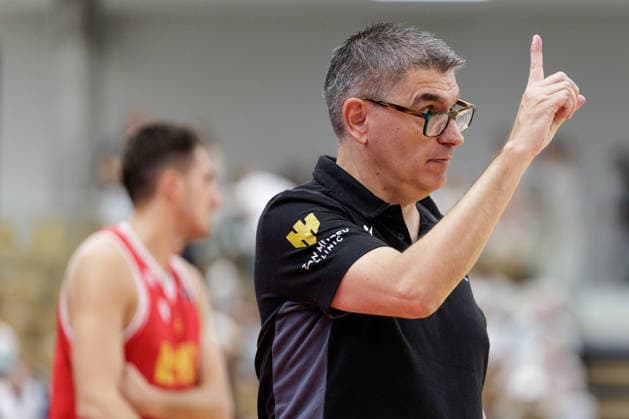 BASKETBALL - FIBA EuroBasket, quali, AUT vs MKD VIENNA,AUSTRIA,30.AUG.26 - BASKETBALL - FIBA EuroBasket 2029 Pre-Qualifier, Austria vs North Macedonia. Image shows head coach Josep Maria Berrocal (MKD).  GEPAxpictures xArminxRauthner