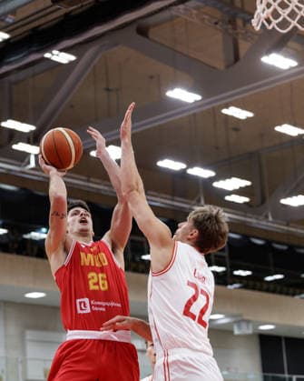 BASKETBALL - FIBA EuroBasket, quali, AUT vs MKD VIENNA,AUSTRIA,30.AUG.26 - BASKETBALL - FIBA EuroBasket 2029 Pre-Qualifier, Austria vs North Macedonia. Image shows Toma Stojanoski (MKD) and Jakob Lohr (AUT).  GEPAxpictures xArminxRauthner