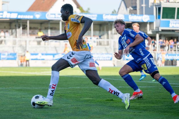 SOCCER - BL, Hartberg vs Ried HARTBERG,AUSTRIA,30.AUG.26 - SOCCER - ADMIRAL Bundesliga, TSV Hartberg vs SV Ried. Image shows Niama Pape Sissoko (Ried) and Fabian Wilfinger (Hartberg).  GEPAxpictures xAvnixRetkoceri