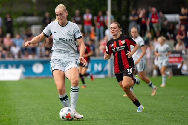 Camilla Kuver 16 (VfL Wolfsburg Frauen) spielt den Ball zurück, Bayer 04 Leverkusen Frauen vs. VfL Wolfsburg Frauen, Fussball, Google Pixel Frauen-Bundesliga, 3. Spieltag, 2026 2027, 30.08.2026 DFB regulations prohibit any use of photographs as image sequences and or quasi-video Leverkusen Nordrhein-Westfalen Deutschland *** Camilla Kuver (No. 16, VfL Wolfsburg Women) plays the ball back, Bayer 04 Leverkusen Women vs. VfL Wolfsburg Women, Soccer, Google Pixel Women s Bundesliga, Matchday 3, 2026–2027, August 30, 2026 DFB regulations prohibit any use of photographs as image sequences and or quasi-video Leverkusen, North Rhine-Westphalia, Germany Copyright: xkolbert-press MarkusxVerwimpx