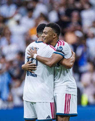 Real Madrid CF v Malaga CF - LaLiga MADRID, SPAIN - AUGUST 30: Kylian Mbappe of Real Madrid CF (R) celebrates his goal with Trent Alexander Arnold of Real Madrid CF (L) during the LaLiga EA Sports match between Real Madrid CF and Malaga CF at Bernabeu Stadium on August 30, 2026 in Madrid, Spain. Pablo Garcia Sacristan Anadolu Madrid Spain. Editorial use only. Please get in touch for any other usage.  Copyright: x2026xAnadoluxPabloxGarciaxSacristanx