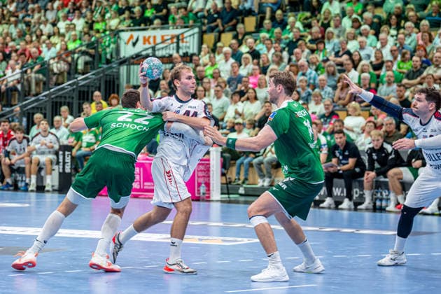 OPEL Handball Bundesliga; HSG Wetzlar - SG BBM Bietigheim, 30.08.26 Mathias Larson (SG BBM Bietigheim, 44), Jona Schoch (HSG Wetzlar, 22), Petter Oeverby (HSG Wetzlar, 11) OPEL Handball Bundesliga; HSG Wetzlar - SG BBM Bietigheim: Wetzlar, 30.08.26 Copyright: xBEAUTIFULxSPORTS Roeczeyx