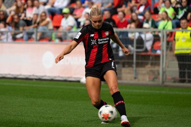 Cornelia Kramer 7 (Bayer 04 Leverkusen Frauen) mit Hereingabe, Bayer 04 Leverkusen Frauen vs. VfL Wolfsburg Frauen, Fussball, Google Pixel Frauen-Bundesliga, 3. Spieltag, 2026 2027, 30.08.2026 DFB regulations prohibit any use of photographs as image sequences and or quasi-video Leverkusen Nordrhein-Westfalen Deutschland *** Cornelia Kramer 7, Bayer 04 Leverkusen Women, with a cross, Bayer 04 Leverkusen Women vs. VfL Wolfsburg Women, Soccer, Google Pixel Women s Bundesliga, Matchday 3, 2026–2027, August 30, 2026 DFB regulations prohibit any use of photographs as image sequences and or quasi-video Leverkusen, North Rhine-Westphalia, Germany Copyright: xkolbert-press MarkusxVerwimpx