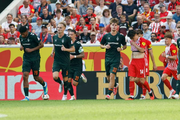 Torjubel SV Werder Bremen beim 4:1 durch Dariusz Stalmach (SV Werder Bremen, 23) , Deutschland, Fussball, 1. Bundesliga, 1.Spieltag, 2026 2027, SC Freiburg vs. SV Werder Bremen, 30.08.2026, Freiburg im Breisgau Europa-Park Stadion Deutschland *** SV Werder Bremen celebrates a goal scored by Dariusz Stalmach in a 4-1 victory; SV Werder Bremen, 23, Germany, soccer, Bundesliga 1, Matchday 1, 2026–2027, SC Freiburg vs. SV Werder Bremen, August 30, 2026, Freiburg im Breisgau, Europa-Park Stadium, Germany Copyright: xGrantxHubbsx