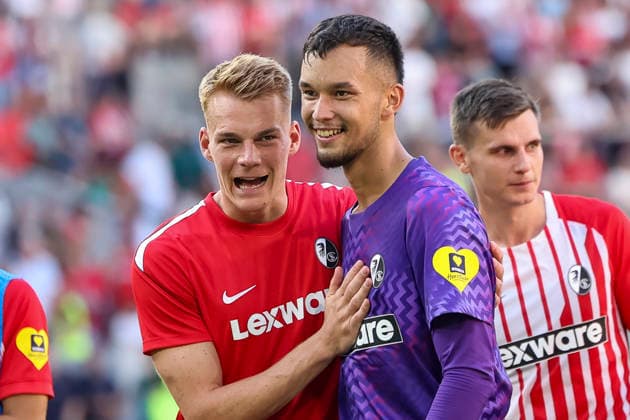Philipp Lienhart (SC Freiburg, 03) und Mio Backhaus (SC Freiburg, 01) nach dem Spiel , Deutschland, Fussball, 1. Bundesliga, 1.Spieltag, 2026 2027, SC Freiburg vs. SV Werder Bremen, 30.08.2026, Freiburg im Breisgau Europa-Park Stadion Deutschland *** Philipp Lienhart (SC Freiburg, No. 03) and Mio Backhaus (SC Freiburg, No. 01) after the game, Germany, soccer, Bundesliga 1, Matchday 1, 2026–2027, SC Freiburg vs. SV Werder Bremen, August 30, 2026, Freiburg im Breisgau, Europa-Park Stadium, Germany Copyright: xGrantxHubbsx