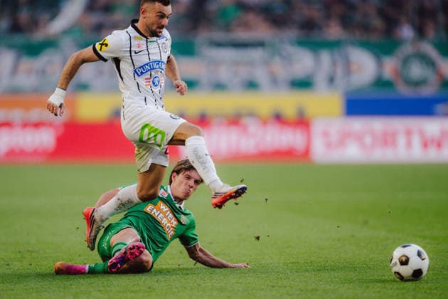 SOCCER - BL, Rapid vs Sturm VIENNA,AUSTRIA,30.AUG.26 - SOCCER - ADMIRAL Bundesliga, SK Rapid Wien vs SK Sturm Graz. Image shows Juergen Heil (Sturm) and Nicolas Bajlicz (Rapid).  GEPAxpictures xAlexanderxSolc