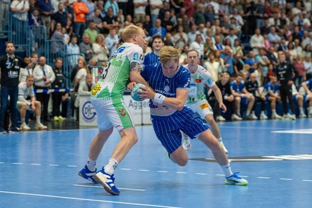 Magnus Saugstrup, Kreislaeufer, (SC Magdeburg 23), Ellidi Snaer Vidarsson, Kreislaeufer, (VfL Gummersbach 4), VfL Gummersbach vs. SC Magdeburg, Opel Handball Bundesliga, Herren , 1. Spieltag, 30.08.2026 Gummersbach NRW Deutschland