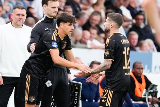VELSEN-ZUID , 30-08-2026 , BUKO Stadion , season 2026 2027 , Dutch Eredivisie football , match between Telstar and Ajax , Picture shows player substitution of AFC Ajax player Jofre Torrents and AFC Ajax player Caio Henrique Telstar - Ajax  x206253384x Copyright:
