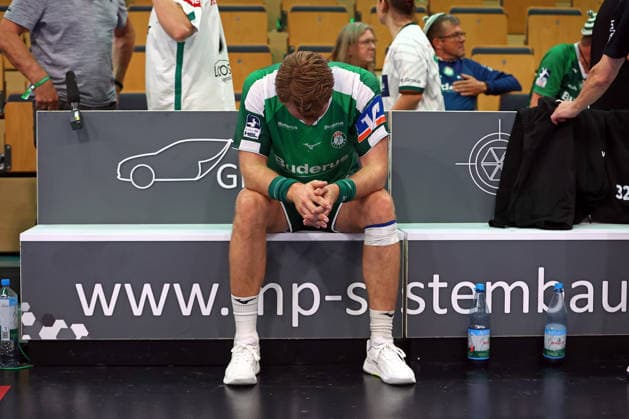 30.08.2026, xovx, Handball Opel Handball-Bundesliga, HSG Wetzlar - SG BBM Bietigheim Petter Överby (HSG Wetzlar) enttäuscht, enttäuscht schauend nach der 33:35 Niederlage gegen Bietigheim Wetzlar Buderus Arena Hessen Deutschland (DE)