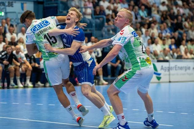 Antonio Serradilla, Rueckraum, (SC Magdeburg 15), Garda Ingi Sindrason, (VfL Gummersbach 34), Magnus Saugstrup, Kreislaeufer, (SC Magdeburg 23),VfL Gummersbach vs. SC Magdeburg, Opel Handball Bundesliga, Herren , 1. Spieltag, 30.08.2026 Gummersbach NRW Deutschland